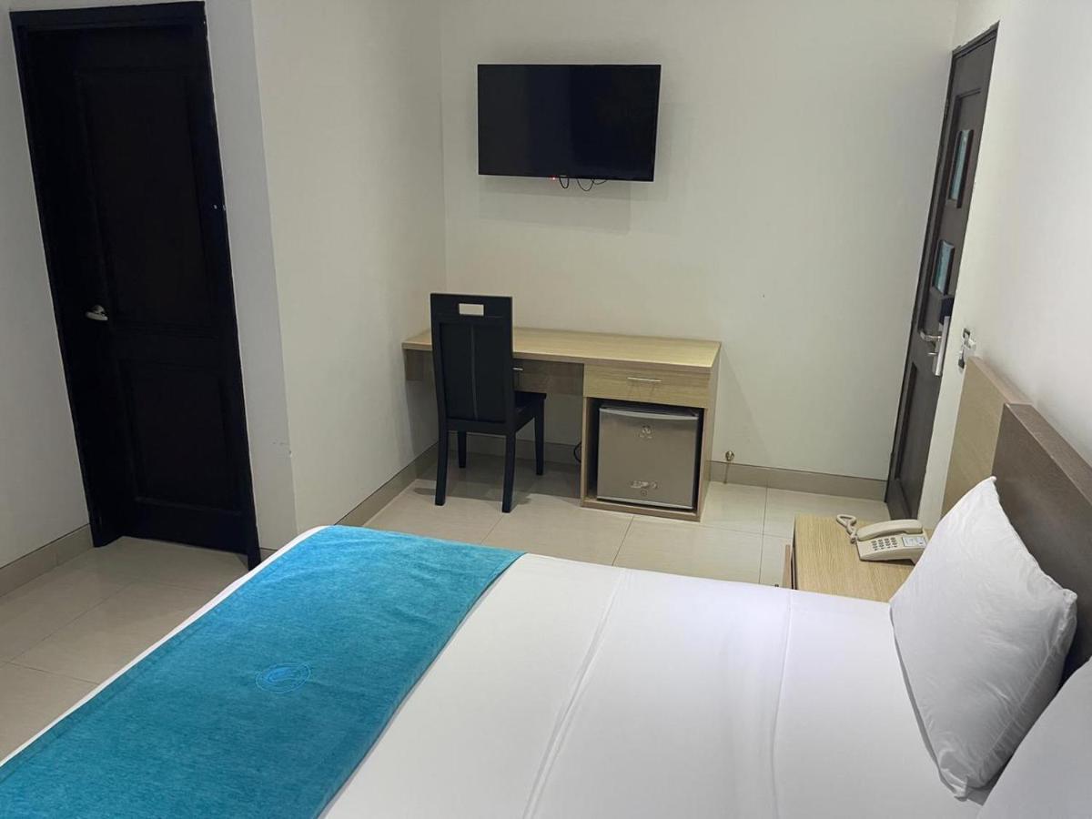 Hotel Campestre El Cisne バランキージャ エクステリア 写真