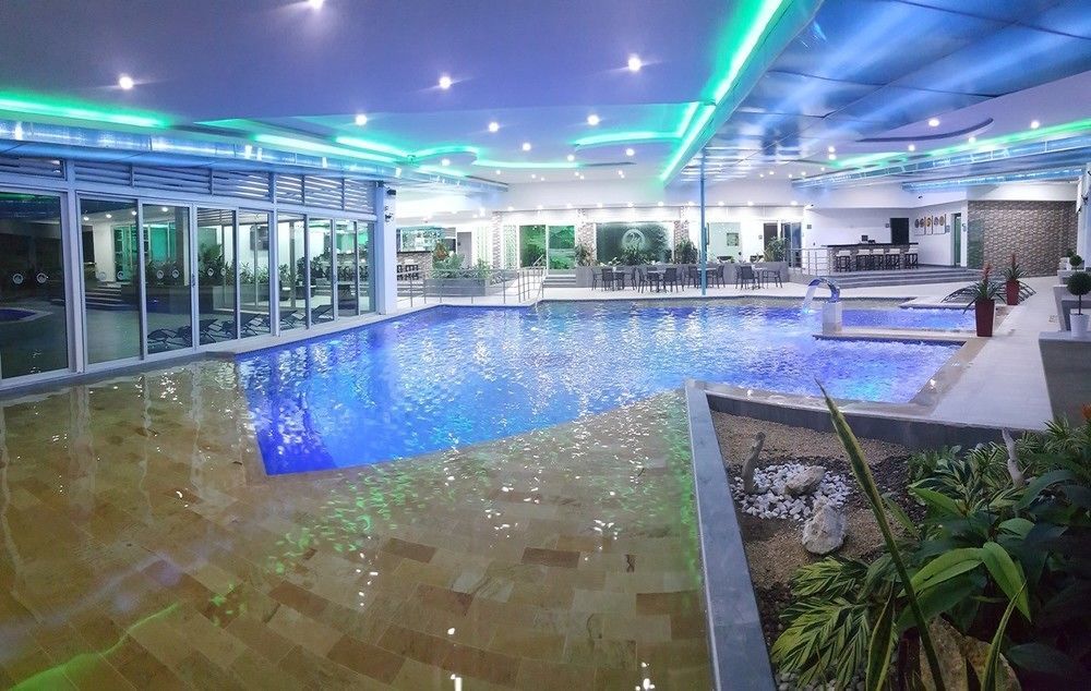 Hotel Campestre El Cisne バランキージャ エクステリア 写真