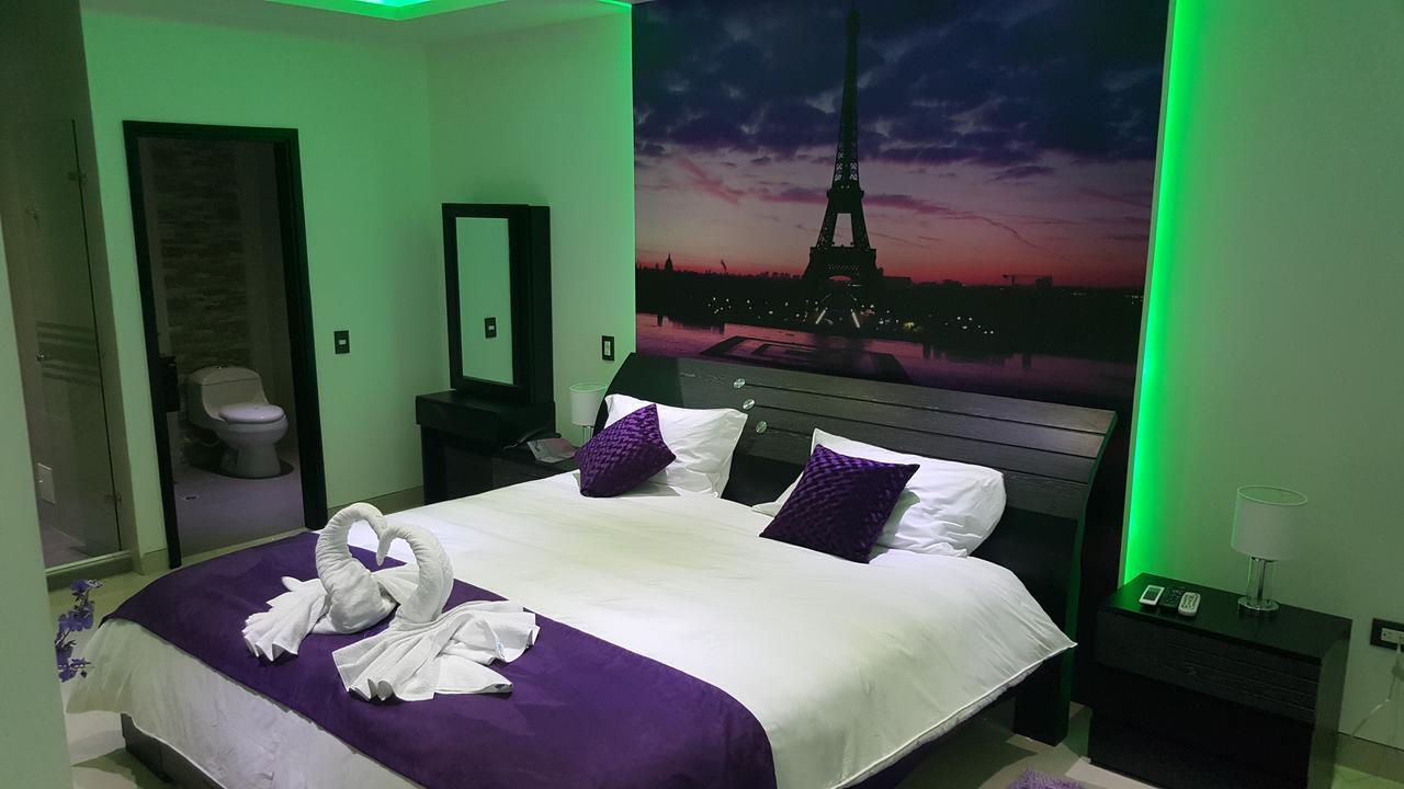 Hotel Campestre El Cisne バランキージャ エクステリア 写真