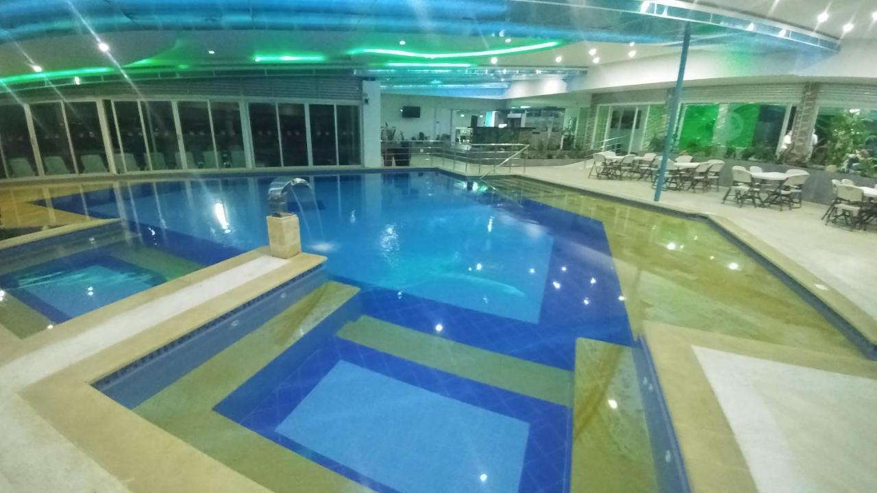 Hotel Campestre El Cisne バランキージャ エクステリア 写真