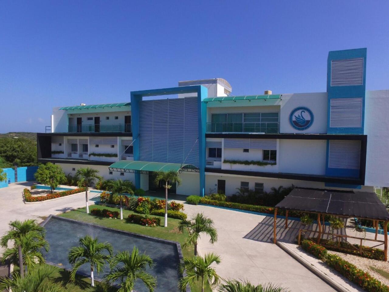 Hotel Campestre El Cisne バランキージャ エクステリア 写真