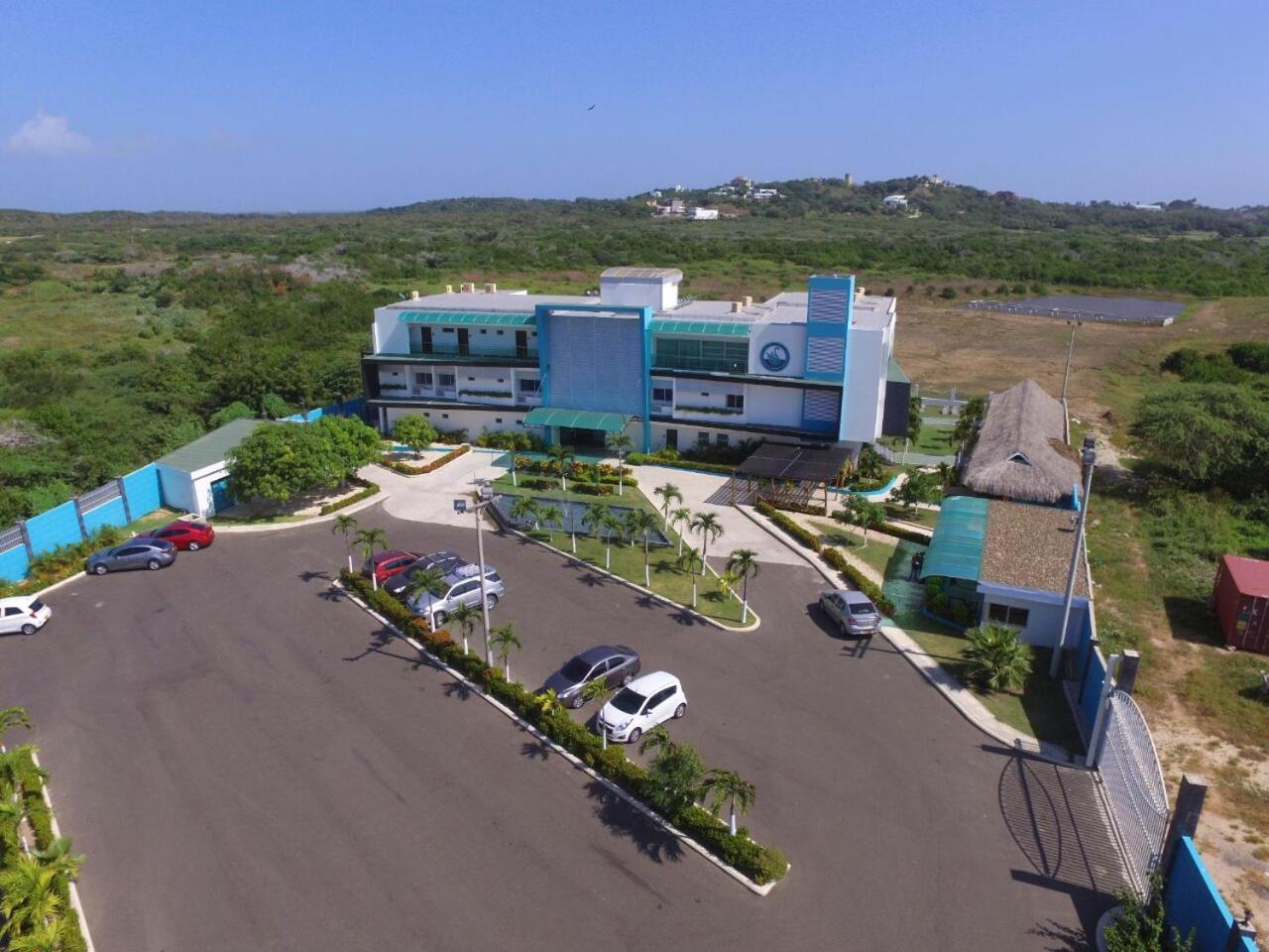 Hotel Campestre El Cisne バランキージャ エクステリア 写真