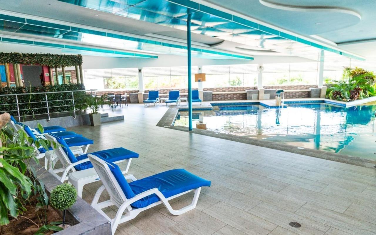 Hotel Campestre El Cisne バランキージャ エクステリア 写真