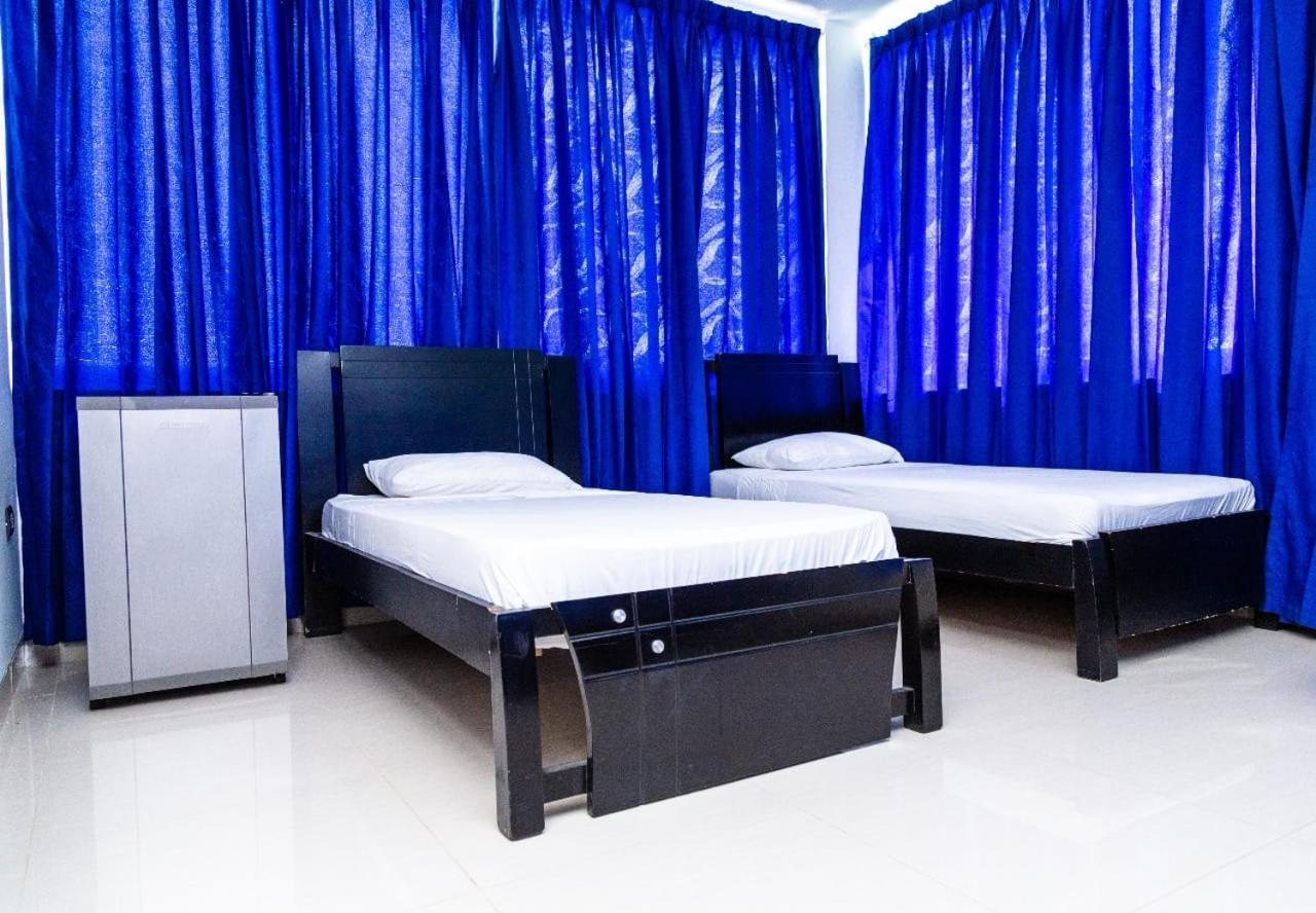 Hotel Campestre El Cisne バランキージャ エクステリア 写真